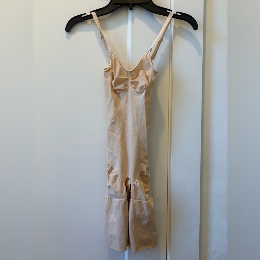 NEW‎ Skims Seamless Sculpt Mid Thigh Bodysuit in Sand Women’s XXS